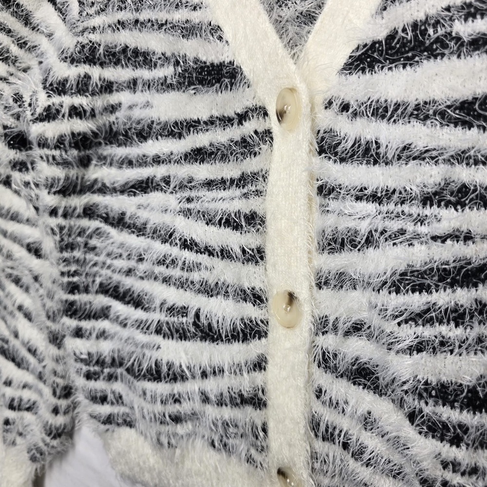 Cozy Striped Women's Cardigan - Picture 4 of 9